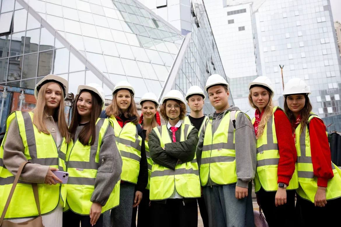 Участники конкурса Медиалидеры Академии сходили на экскурсию в легендарный «Синий зуб», или «Зенит»