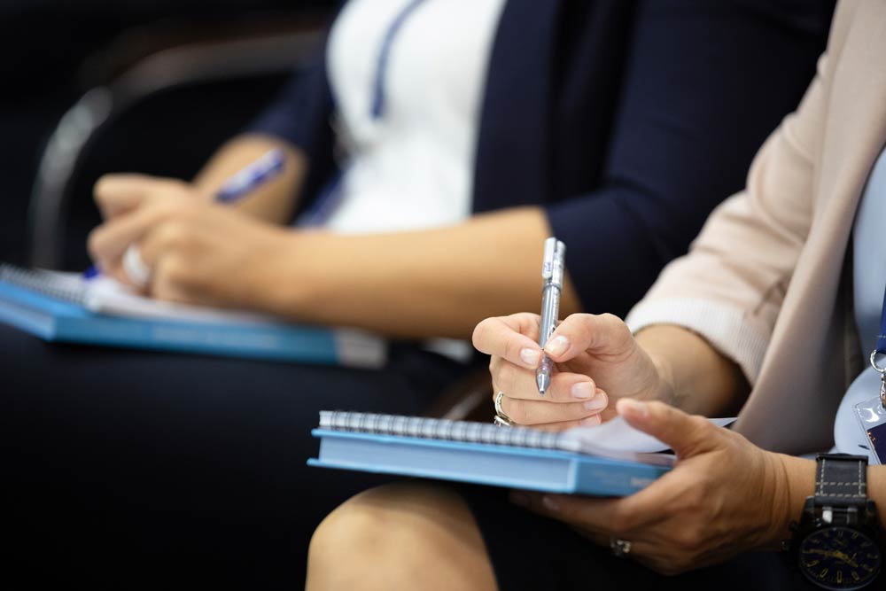 Ваше исследование заметят и примут: поможем повысить эффективность научной коммуникации на русском и английском языках