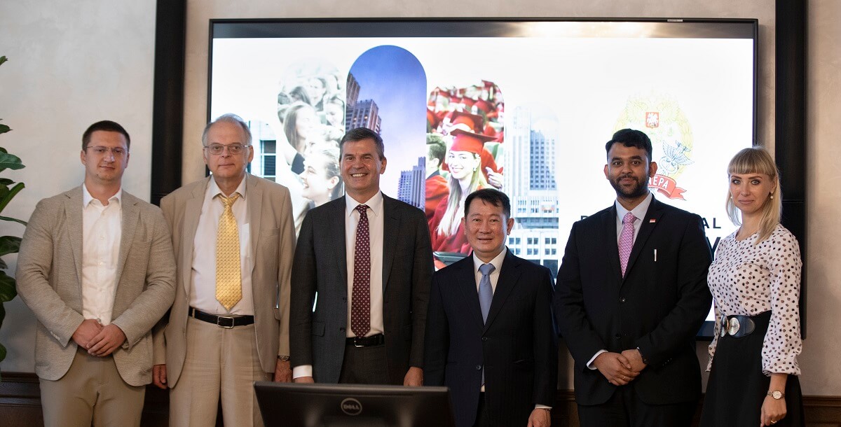 Президентскую академию посетил посол Сингапура 