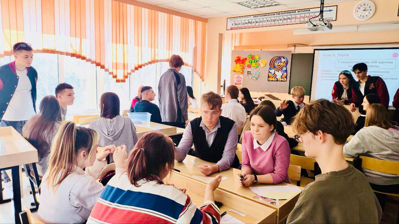 Ученики 10-х классов на один день стали госслужащими! 