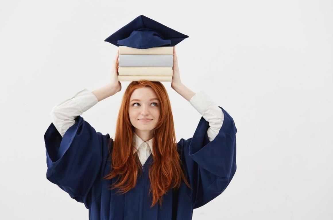 Куда поступить с обществознанием после 11 класса?