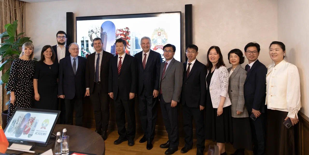 The Academy will begin training senior management of Chinese companies as part of an agreement with a leading Chinese university