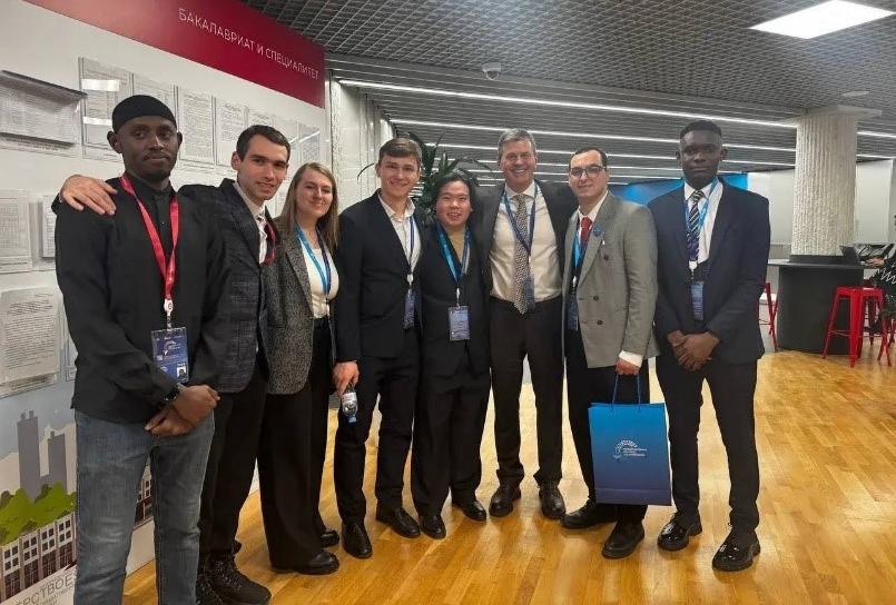 第一届国际公共行政大会在莫斯科举行