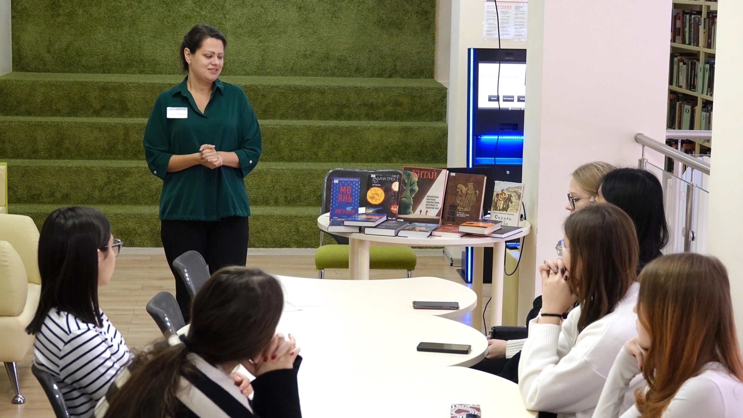 Порно әйел күйеуінің алдында Әйелдер оргазмының порно видеолары