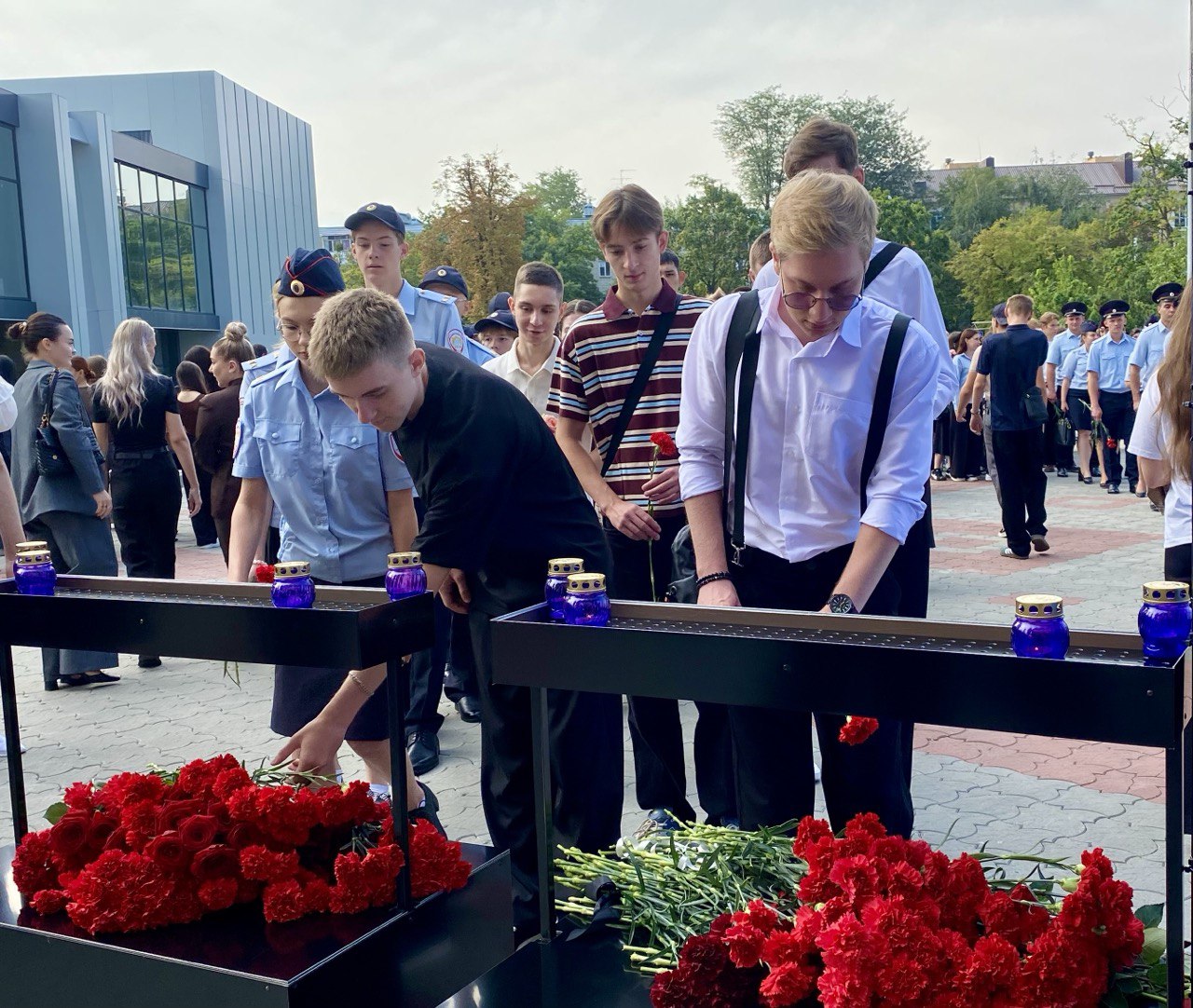 Преподаватели и студенты приняли участие в памятной акции, посвящённой Дню солидарности в борьбе с терроризмом