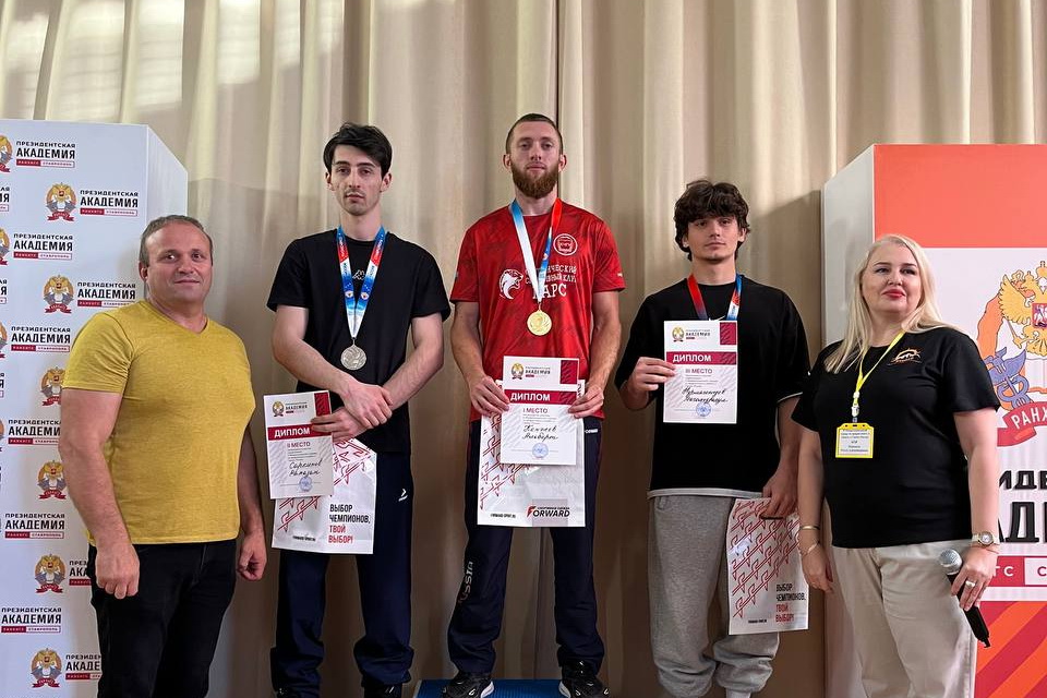 Сапронова З.В.: межрегиональный турнир по армрестлингу