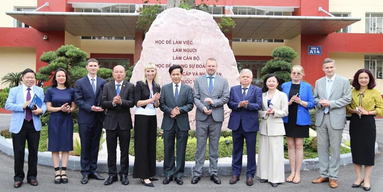 Академия начала реализацию проекта повышения квалификации госслужащих России и Вьетнама