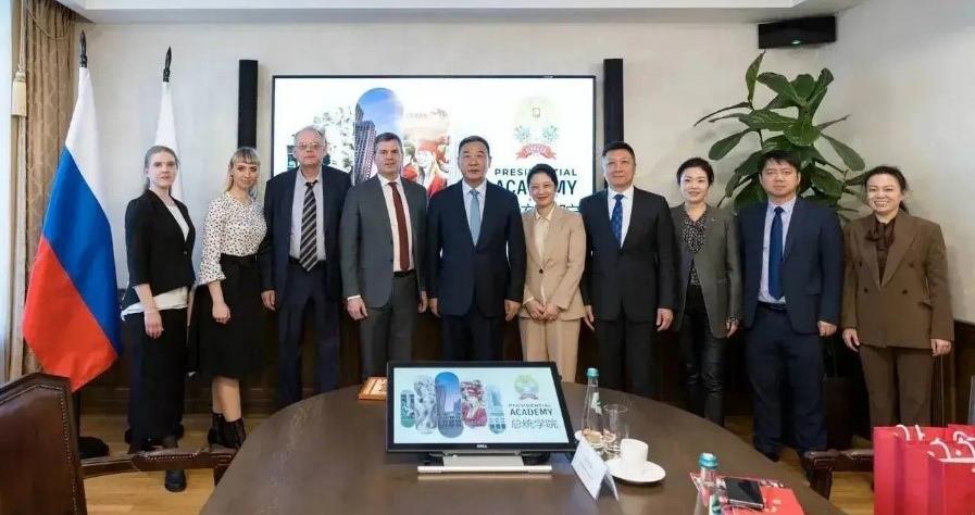 与中国人民大学签署协议