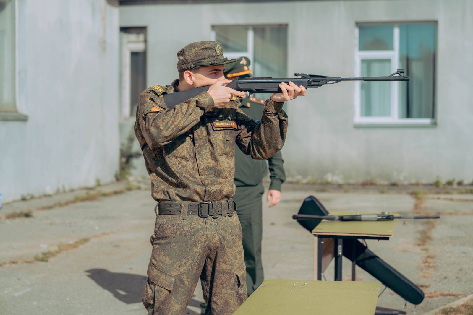 Студенты-курсанты военного учебного центра Дальневосточного института управления – филиала РАНХиГС с гордостью представили Академию в военизированной эстафете, посвящённой 85-й годовщине военного обучения в ДВГУПС