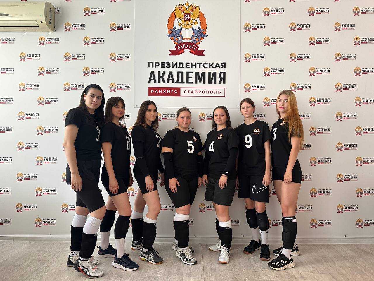 Волейбольная команда примет участие в главных соревнованиях года Президентской академии