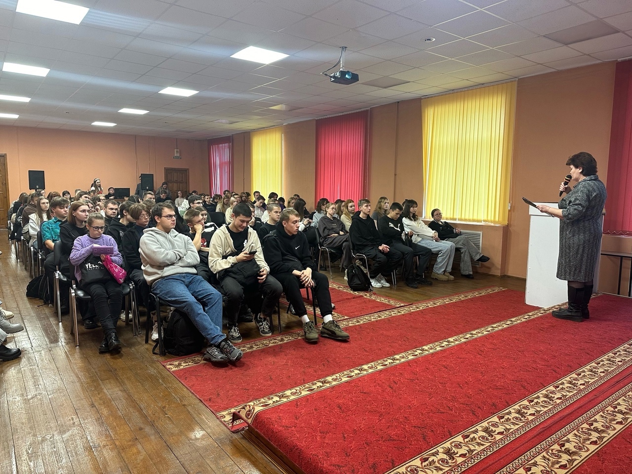 В Дзержинском филиале РАНХиГС прошла встреча с психологом на тему «Вредные привычки и наркотические вещества»