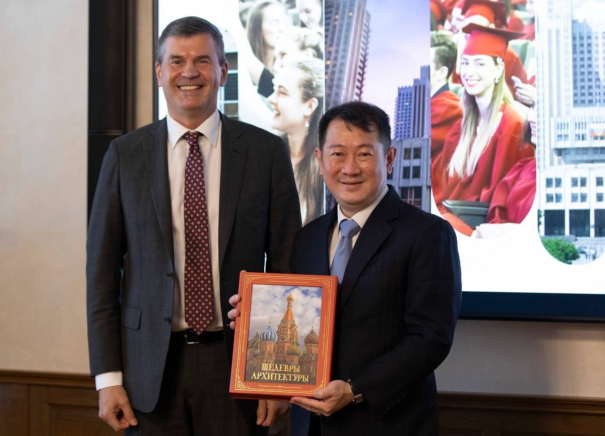 Президентскую академию посетил посол Сингапура 