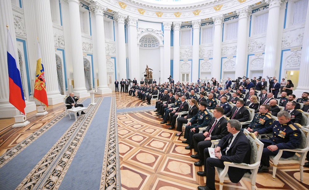 Президент России Владимир Путин встретился с выпускниками первого потока программы «Время героев»