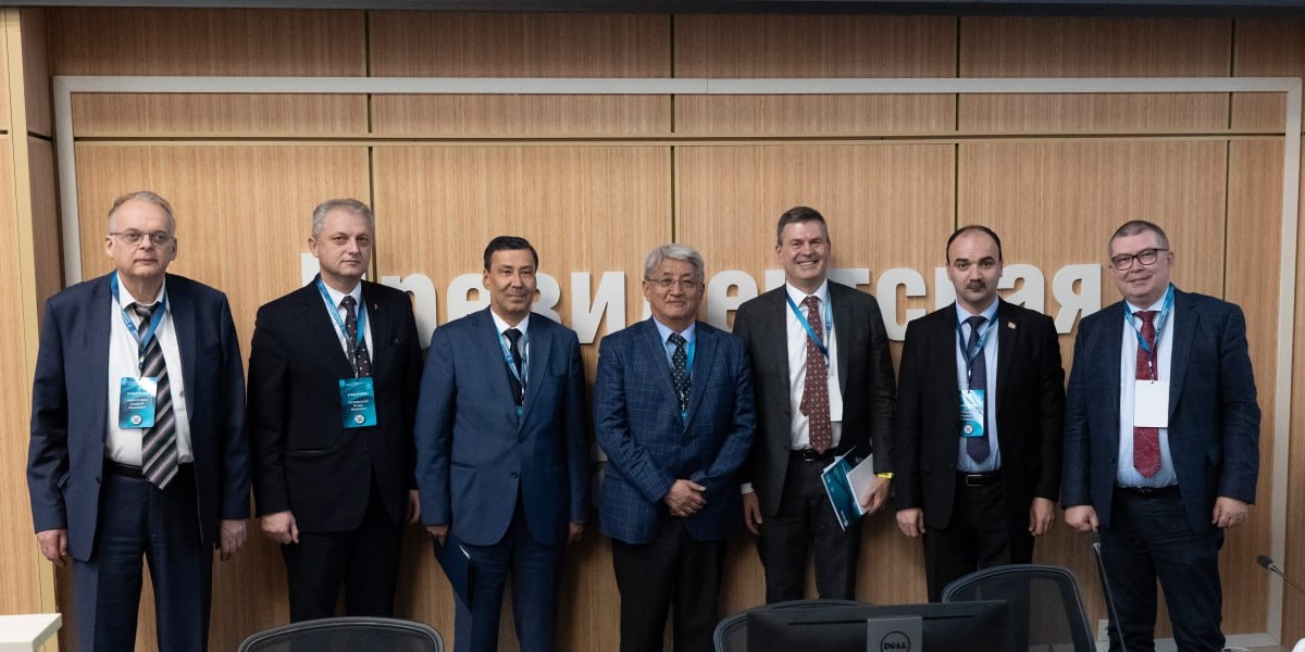 В Академии обсудили госуправление в контексте межгосударственного взаимодействия