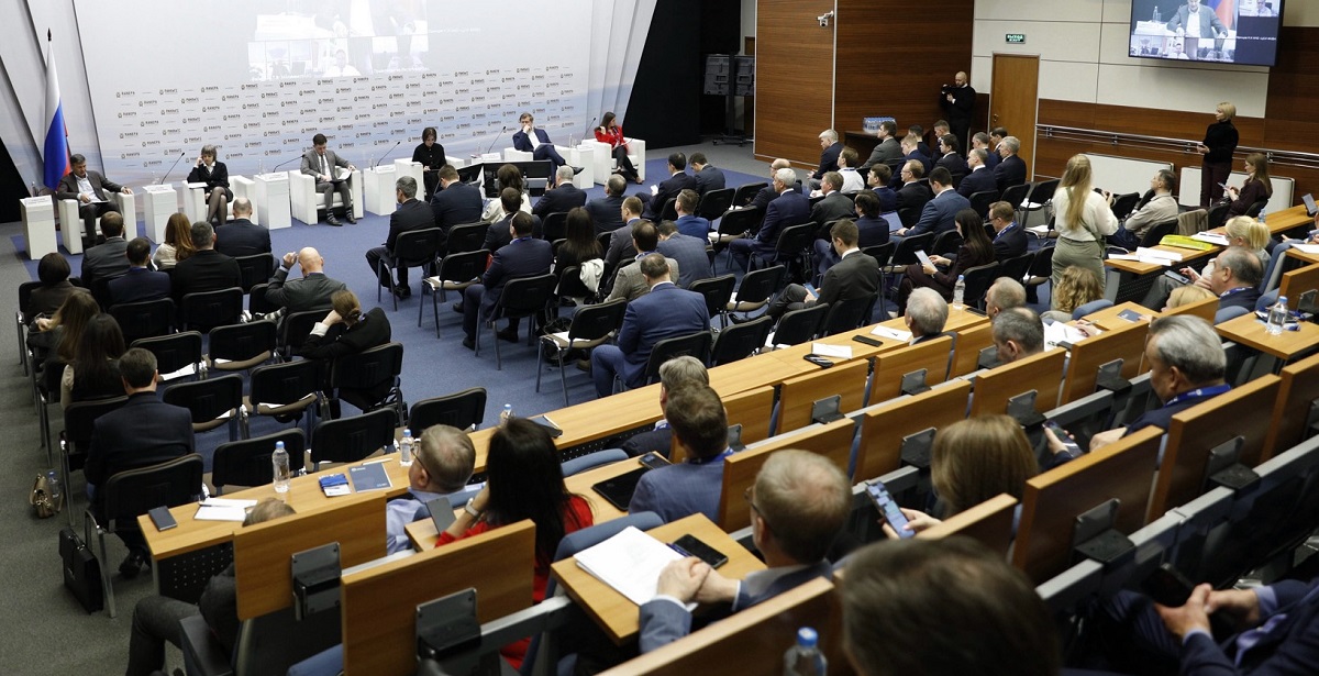 Алексей Комиссаров рассказал о совместных программах Академии и Минэкономразвития России