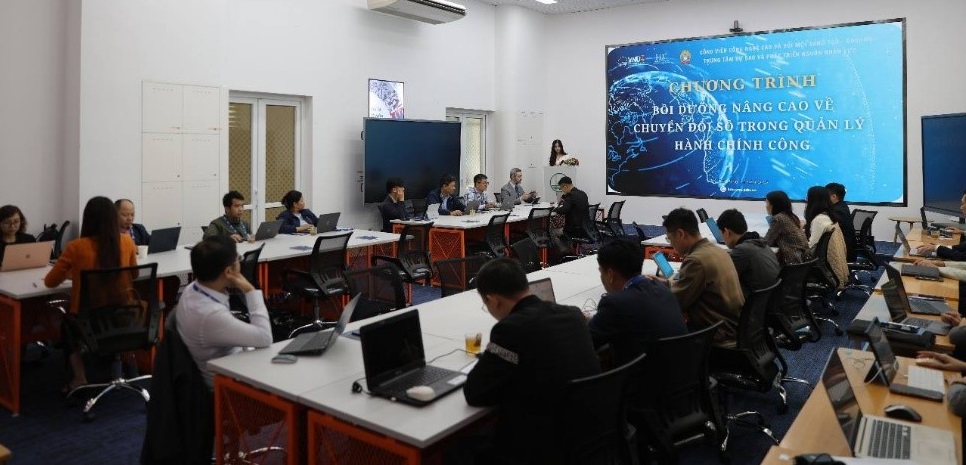 总统学院在河内为越南公务员提供线下课程