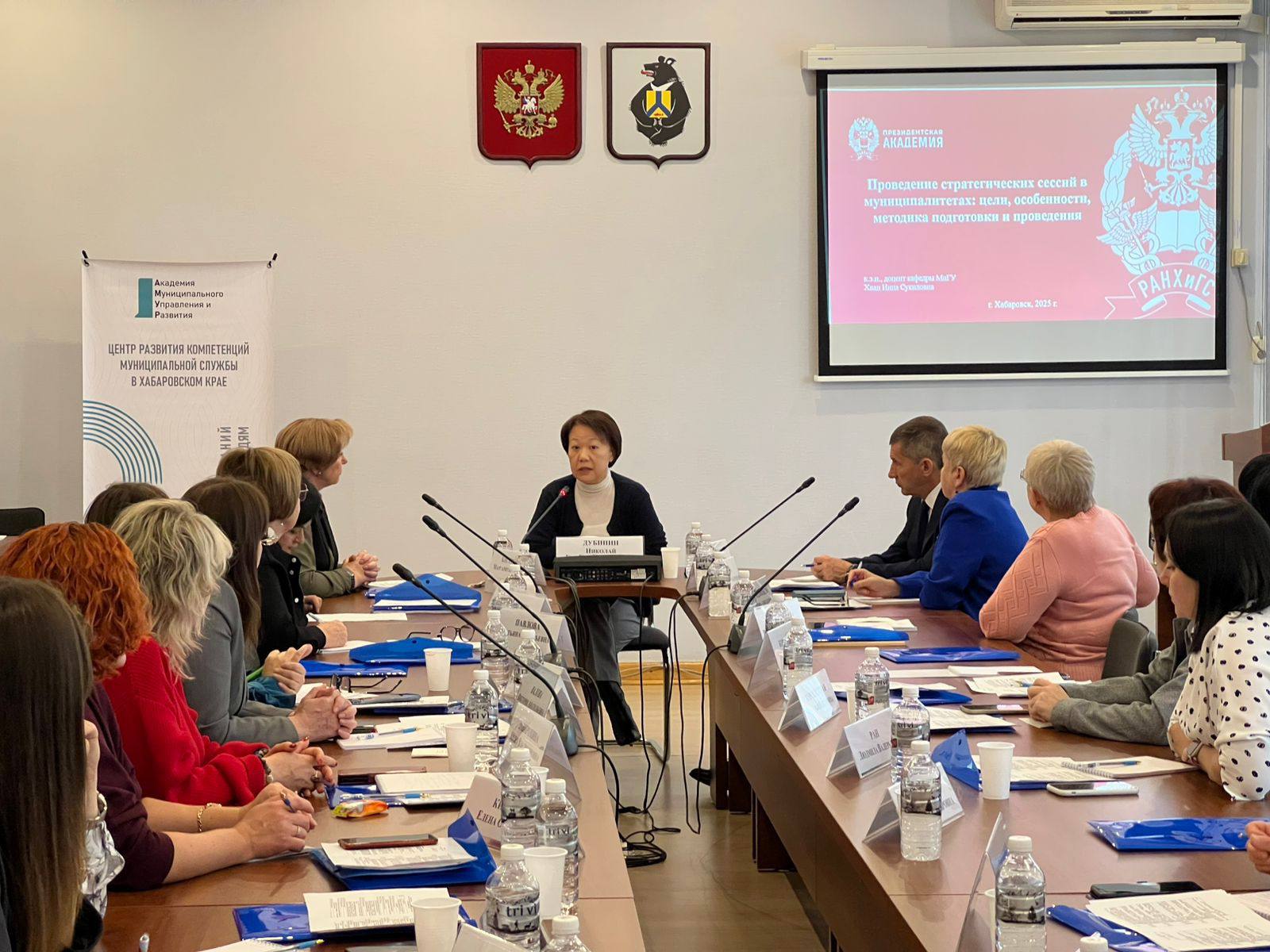 28 октября доценты кафедры менеджмента и государственного управления Дальневосточного института управления - филиала РАНХиГС Хван Инна Сукиловна и Шуляева Алефтина Владиславовна приняли участие в заседании Совета по вопросам экономического развития 