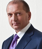 Artyakov Vladimir: 2014 – present – First Deputy General Director of Rostec State Corporation, 2012 – 2014 – Deputy General Director of Rostec State Corporation, 2007 – 2012 – Governor of Samara Oblast. Graduated from the Russian Academy of Public Administration under the President of the Russian Federation in 2002, majoring in Law.
