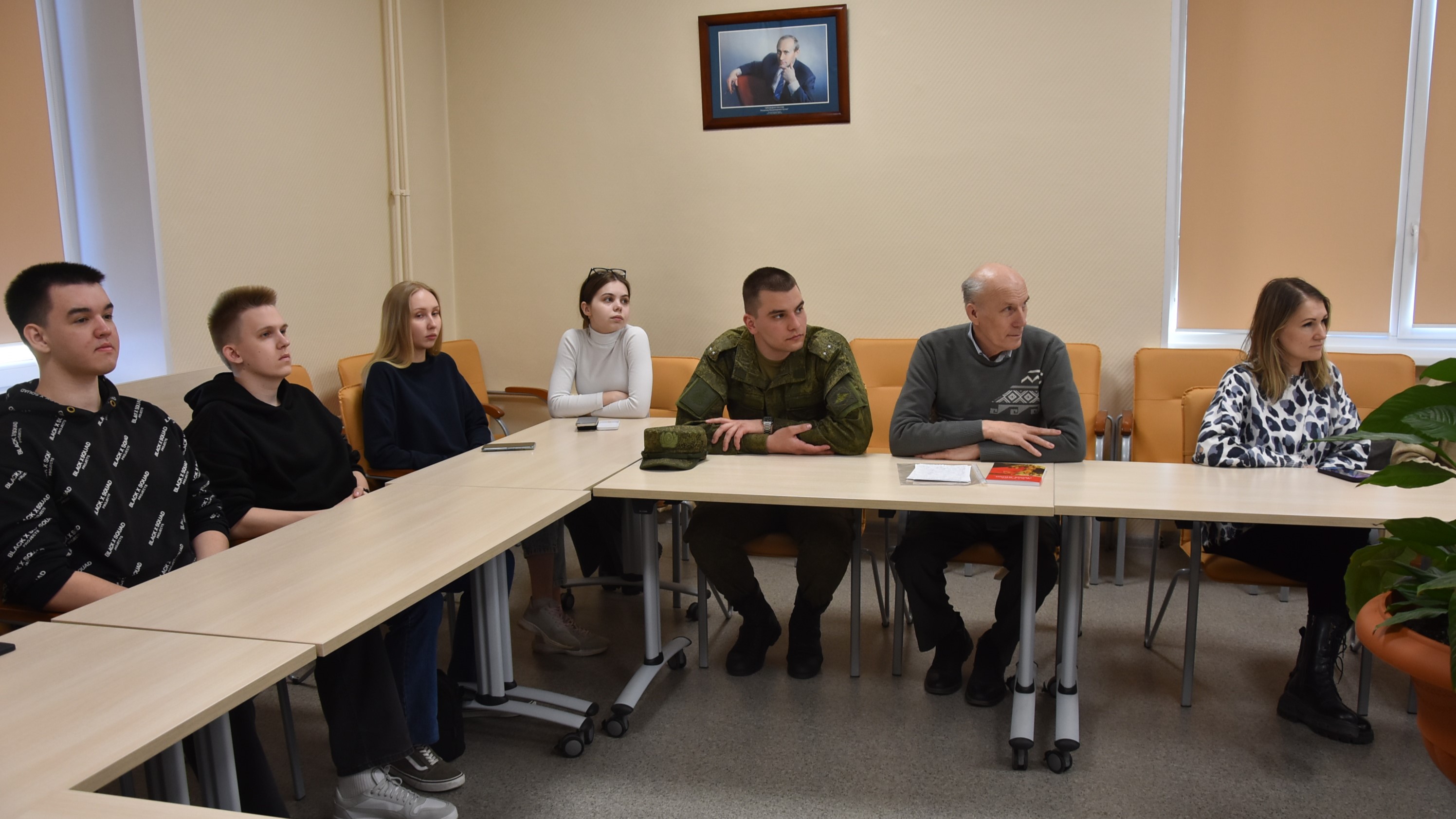 Круглый стол «Есть такая профессия – Родину защищать!»