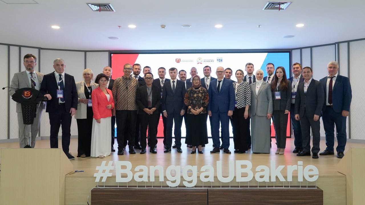 Graduates and participants of the Master of Public Administration for Executives (MPA) program are completing an internship abroad in Indonesia