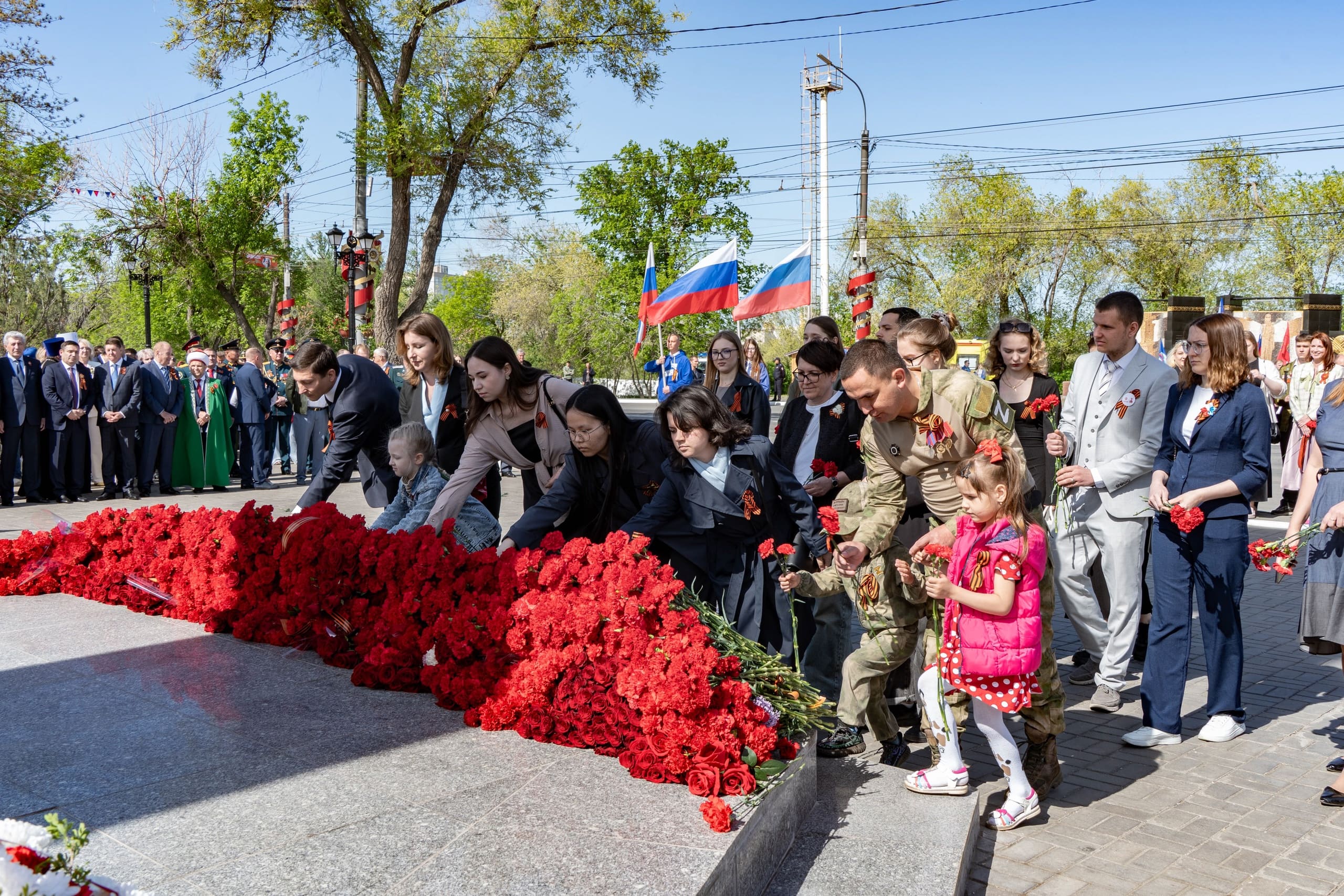 В канун Дня Победы студенты и сотрудники Оренбургского филиала РАНХиГС почтили память павших в годы Великой Отечественной войны.