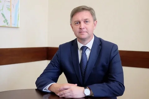 1 октября в 9:00 в 10 кабинете состоится диалог на равных с Председателем Законодательного собрания Романом Александровичем Бересневым