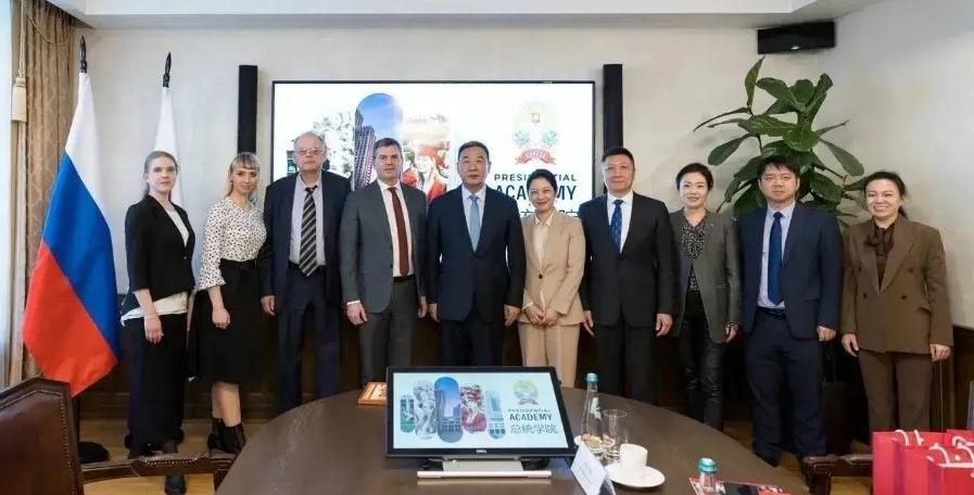 与中国人民大学签署协议