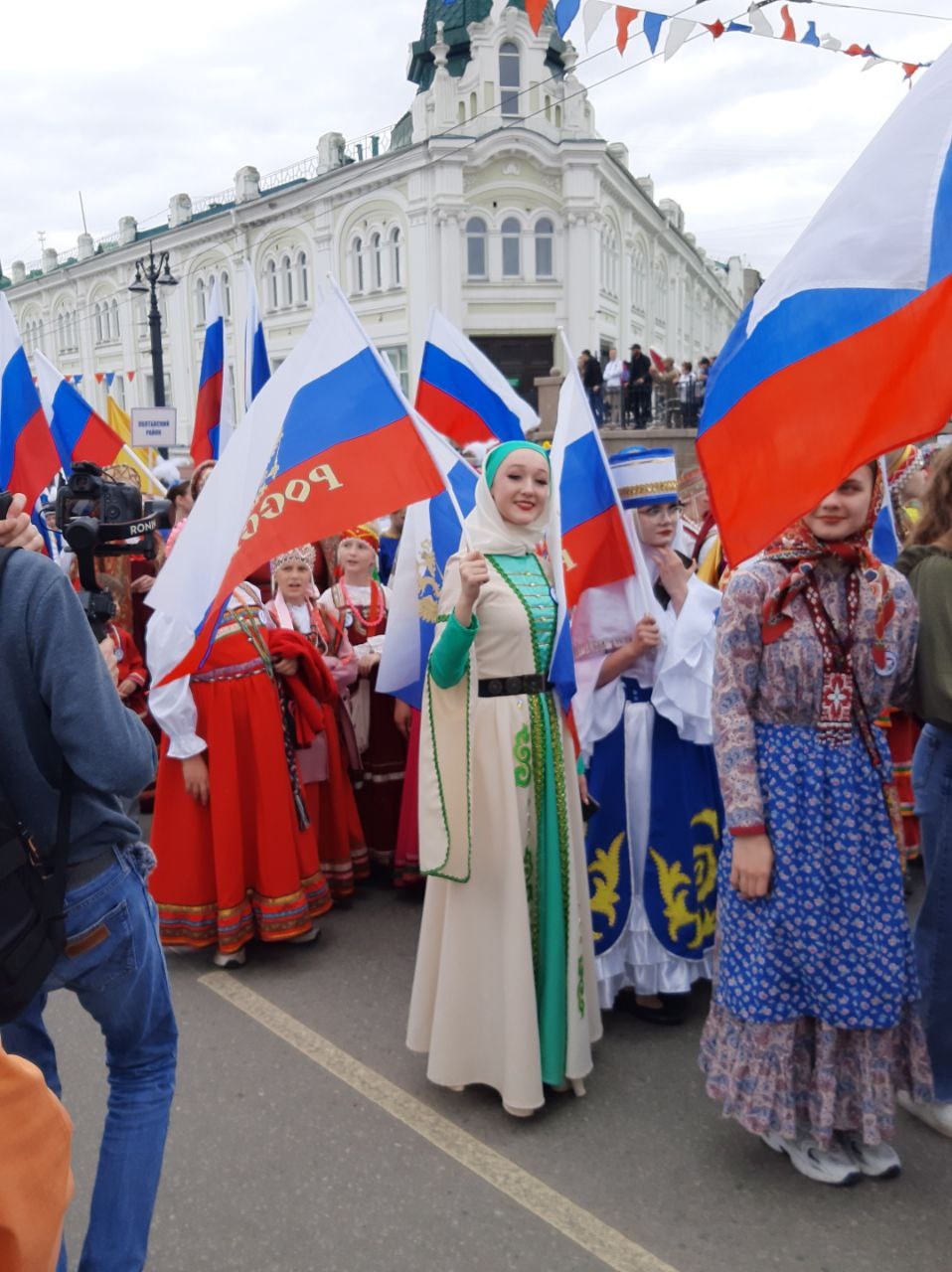 Парад национальностей в День России
