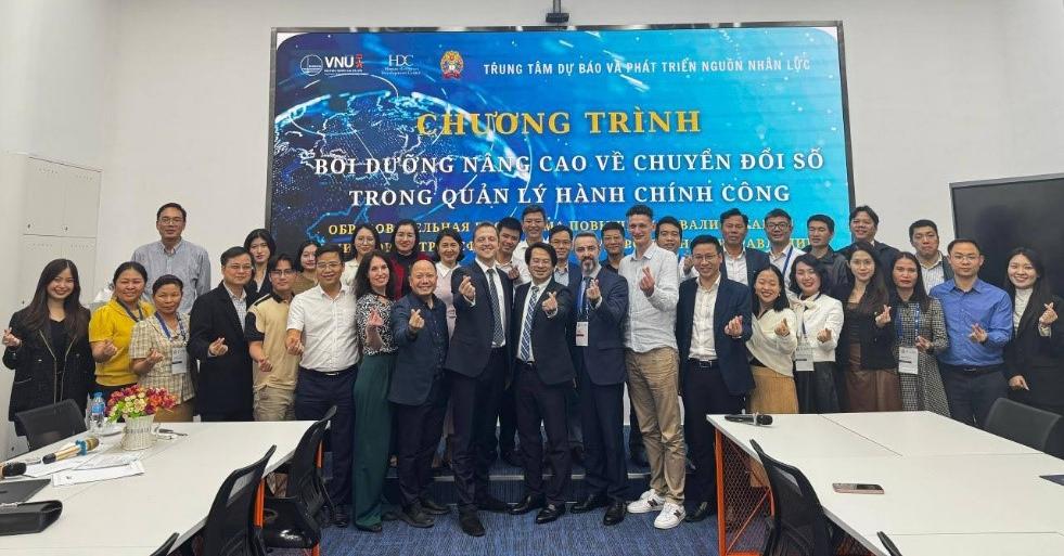 总统学院在河内为越南公务员提供线下课程