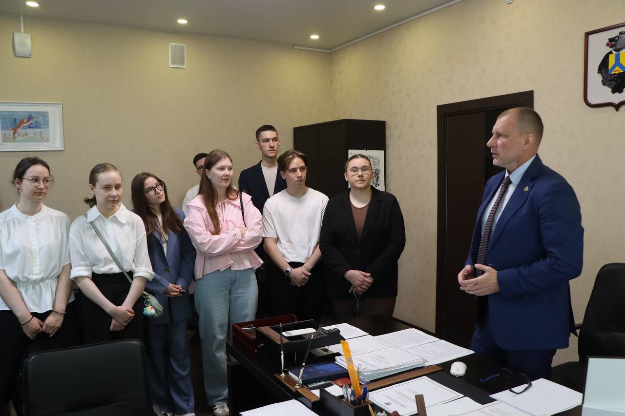 Открытый диалог с молодежью прошел в администрации Хабаровского района