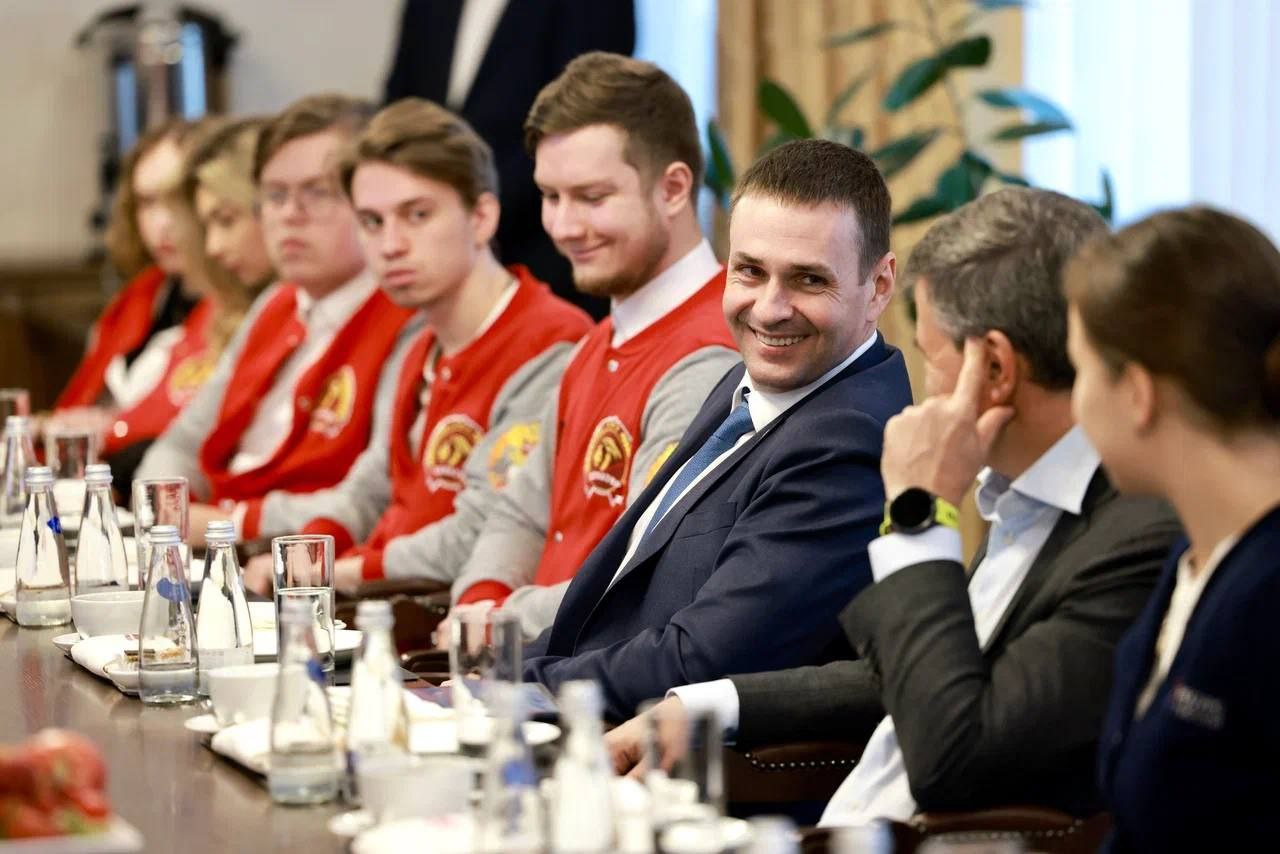День губернатора в Президентской академии провел глава Хабаровского края Дмитрий Демешин