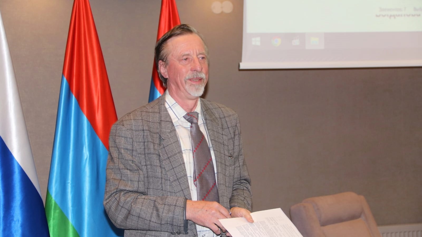 Эксперт Президентской академии Виктор Бирин представил результаты этносоциологического исследования на секции Х съезда Карелов