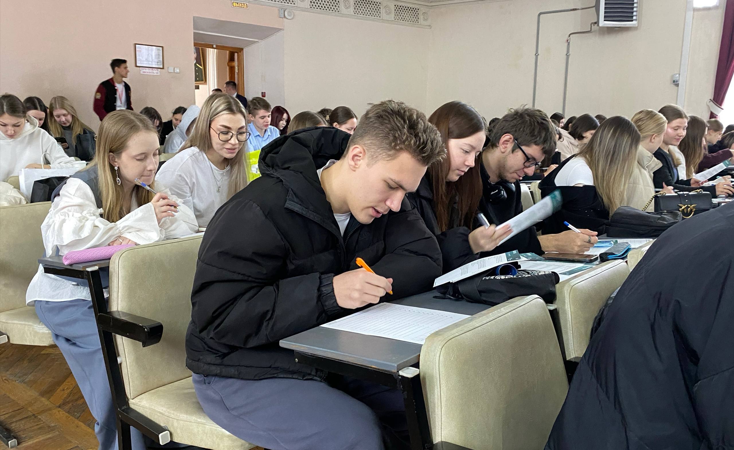 Завершился 10 юбилейный Большой этнографический диктант