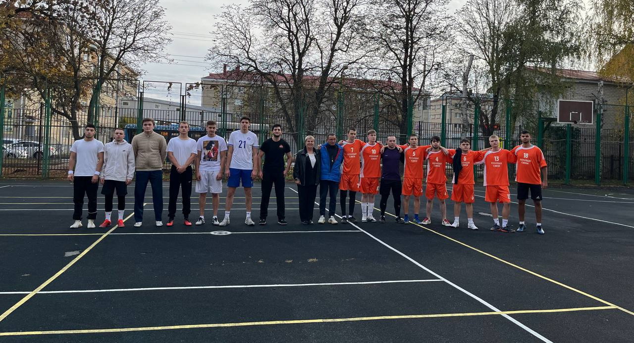 «КомПАС» и «Энергия связи» сыграли товарищеский матч по футболу