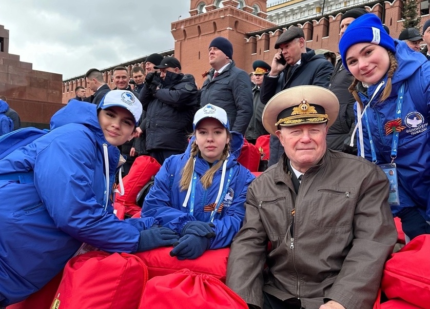 Наши студенты – волонтеры Парадов Победы в Москве и Иваново