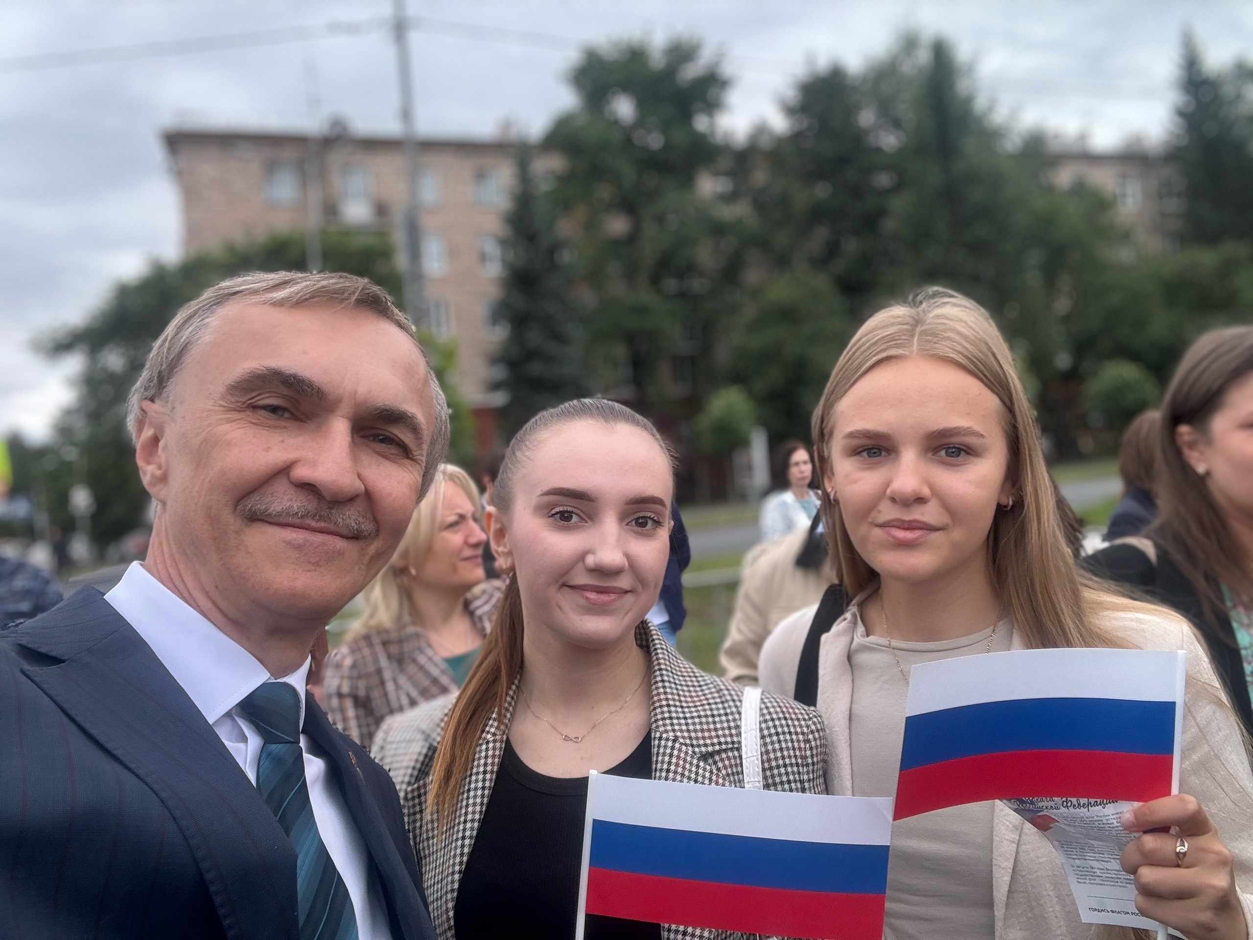 Карельский филиал Президентской академии участвует в мероприятиях, посвященных Дню государственного флага России