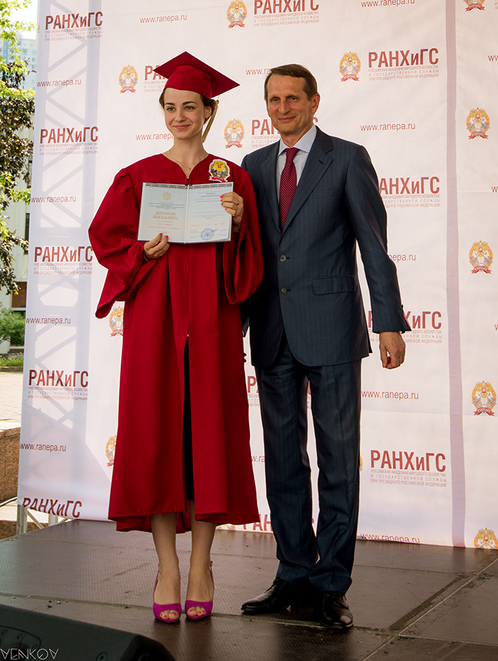 Торжественная церемония вручения красных дипломов выпускникам